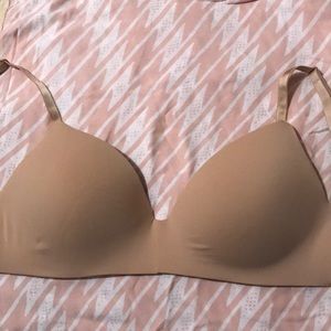 T-shirt lightly lined wireless bra